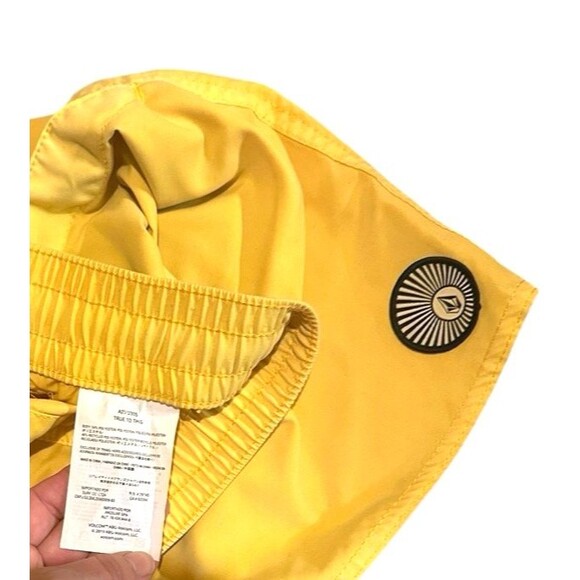 Volcom Men's Banana Yellow Swim Shorts Trunks True To This size L surf beach - Picture 9 of 16